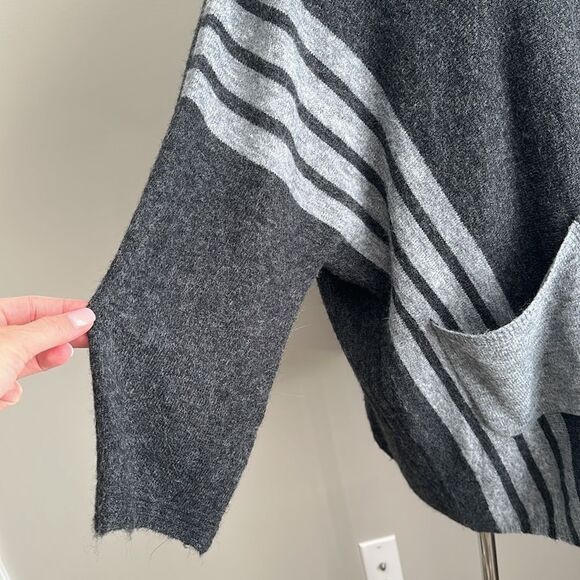 Veveret Women’s Wool Blend Grey Striped Open Front Pockets Cardigan Sweater M/L - Picture 6 of 13